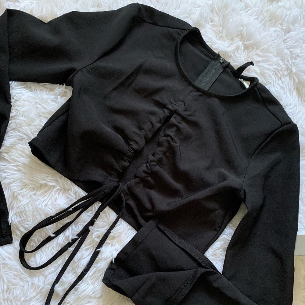 H& M cropped shirt